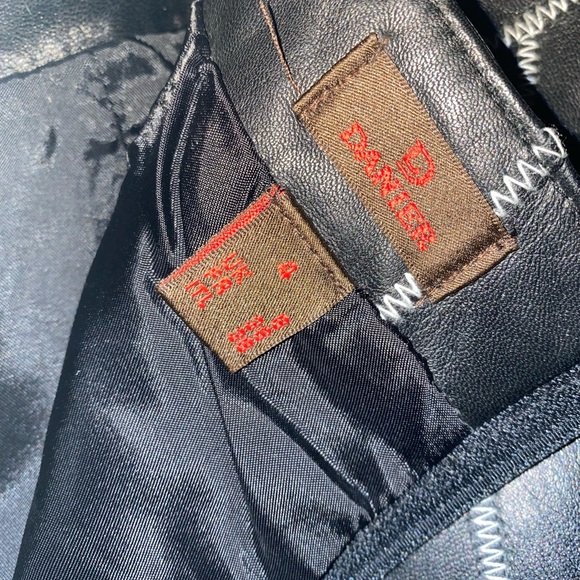 Danier leather mini skirt - Picture 7 of 8